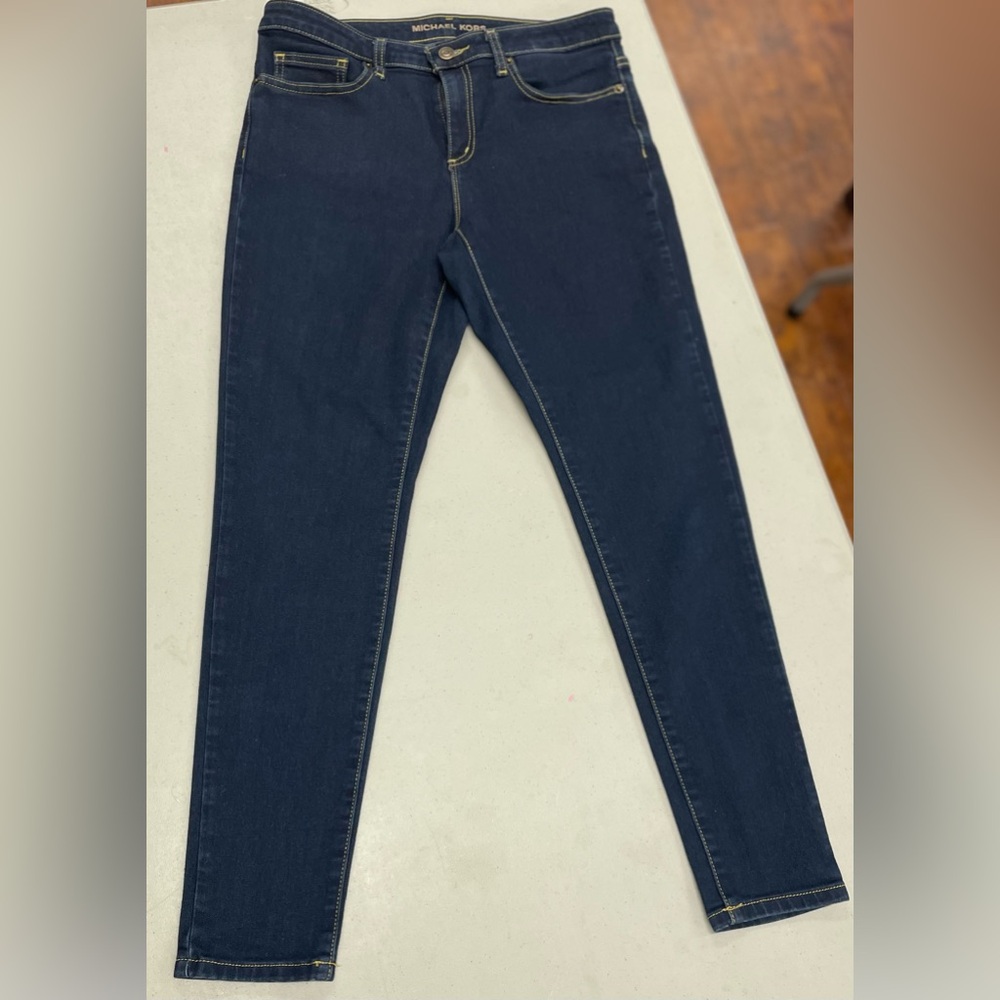 “Michael Kors - Izzy” Dark Denim Jeans. 
SIZE:8
EUC